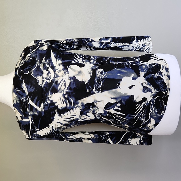 Vera Wang ¾ Sleeve Top Size Petite Small Blue & White - Picture 2 of 7